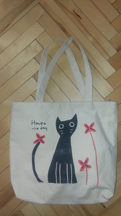 Гарна вмістима сумка на літо