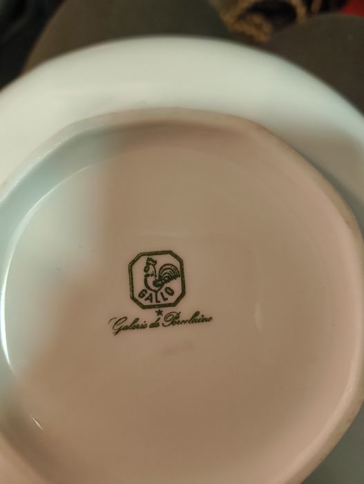 Zestaw z białej  porcelany obiadowy