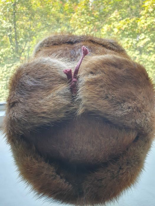 Шапка -ушанка  мужская  из ондатры 59-60 и женская из норки \фото\