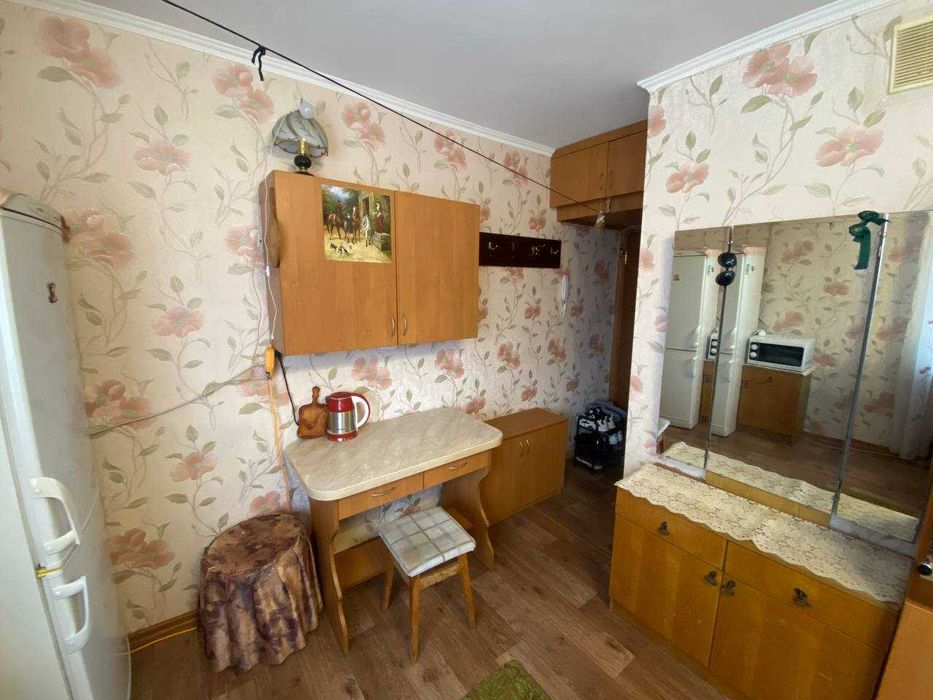 продам велику кімнату Лісовий масив Волкова космонавта Поповича 10а
