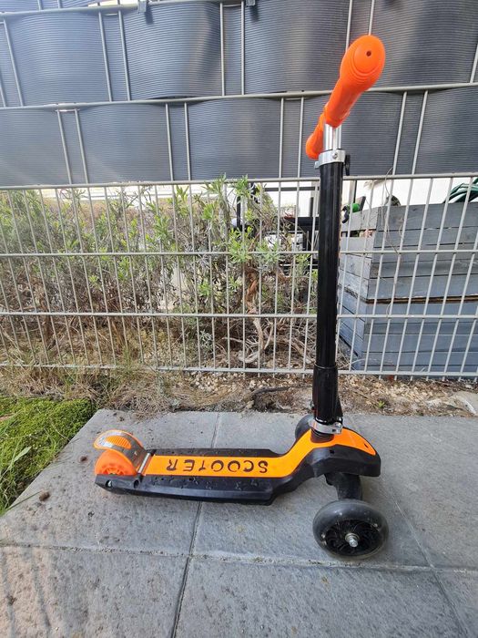 Świecącą hulajnoga Scooter Magic jak nowa