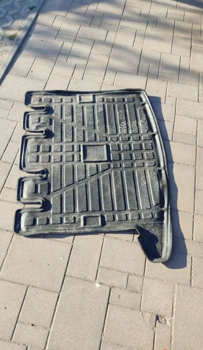 Alufelgi z oponami 16 i  Mata do bagażnika Dacia Jogger