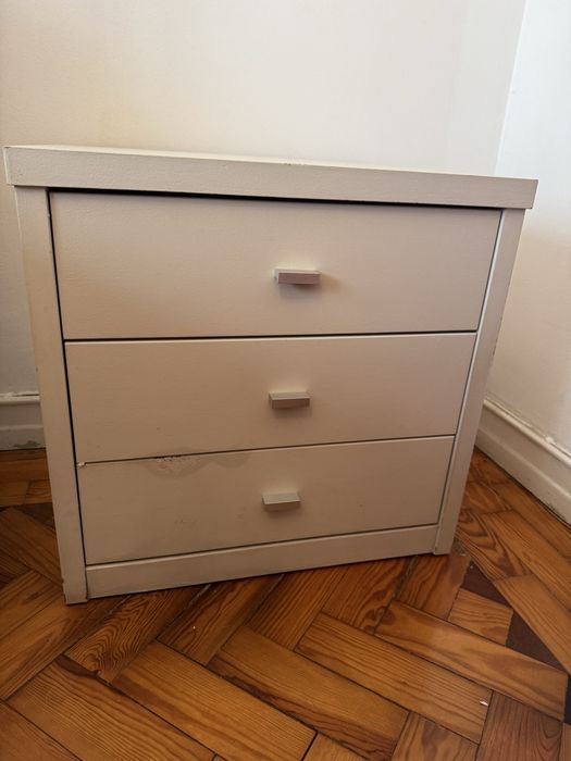 Mesa de cabeceira 3 gavetas