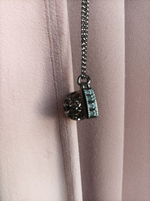 Bardzo długi naszyjnik