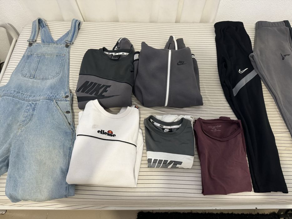 Vendo variedade de roupa