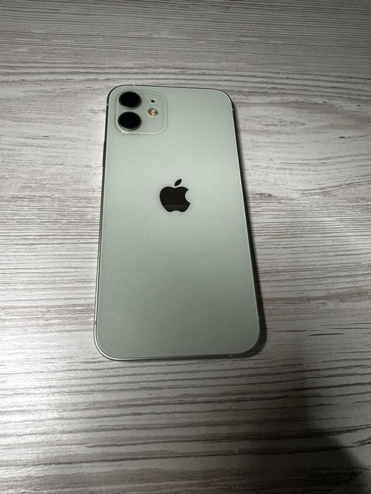 Продам телефон iPhone 12