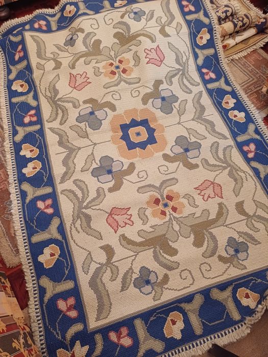 Tapete de Arraiolos para Sala (1.80m x 1.20m)