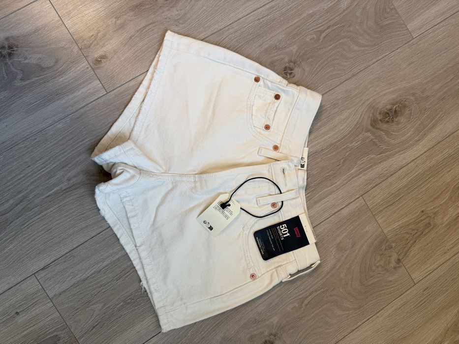 Нові білі шорти Levis 501, розмір 24