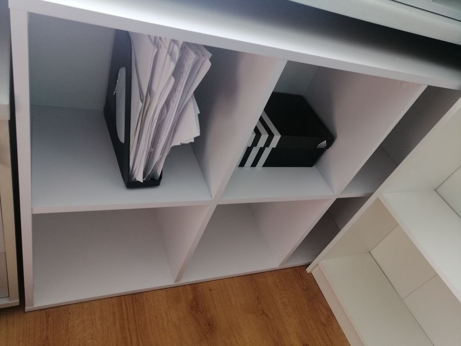 Komplet białych mebli