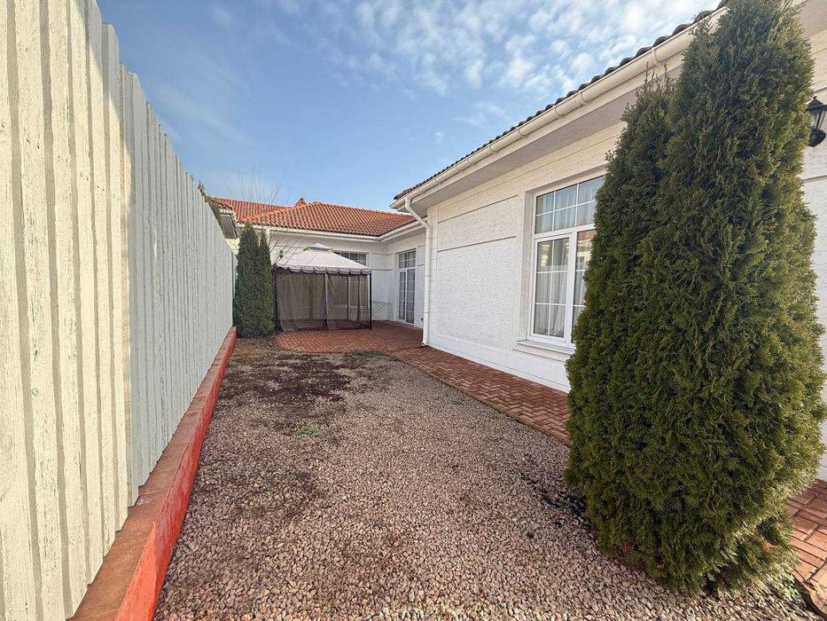 Продажа одноэтажного дома в Совиньоне — 115 м², 3 спальни, 3.2-сотки.