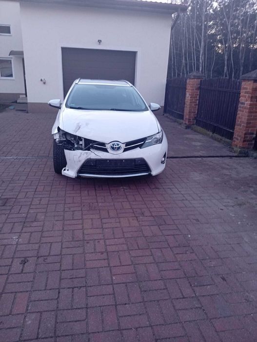 toyota auris 1.8 hybrid