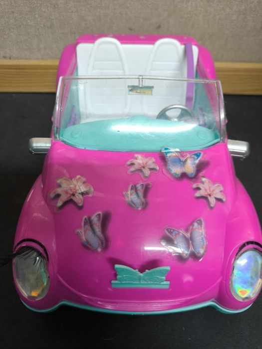 Carro Descapotável FunVille Rosa
Design Vibrante: Carro cor-de-rosa ch