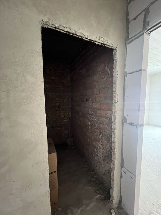 Продаж 2 кім квартири в зданому та заселеному будинку біля Львова ( Винники)  з гаражем