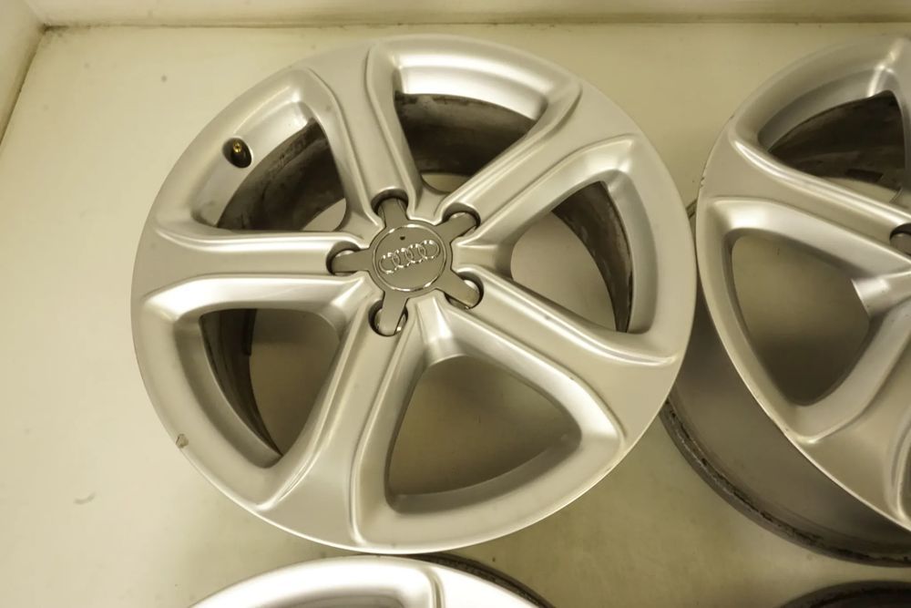 Felgi aluminiowe 17 Audi A3 A4 A5 A6 A7 A8  Q3 Q5 ET45 Oryginał