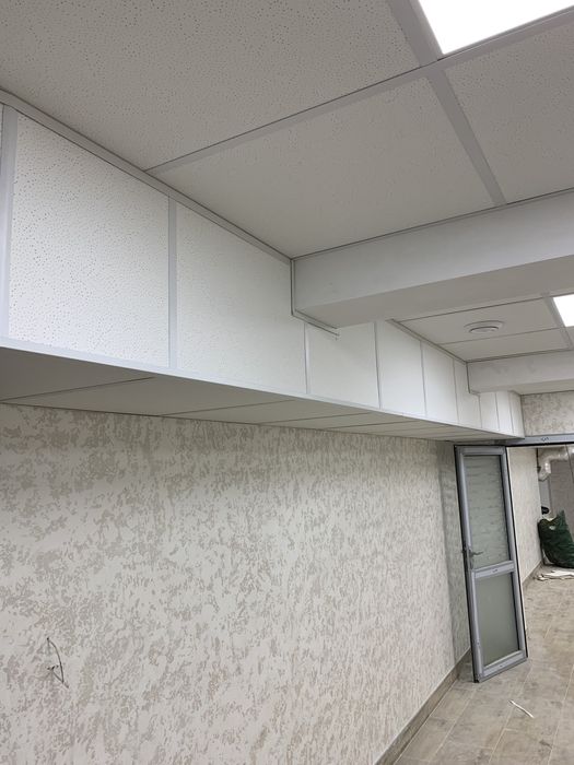 Монтаж подвесного потолка Армстронг.