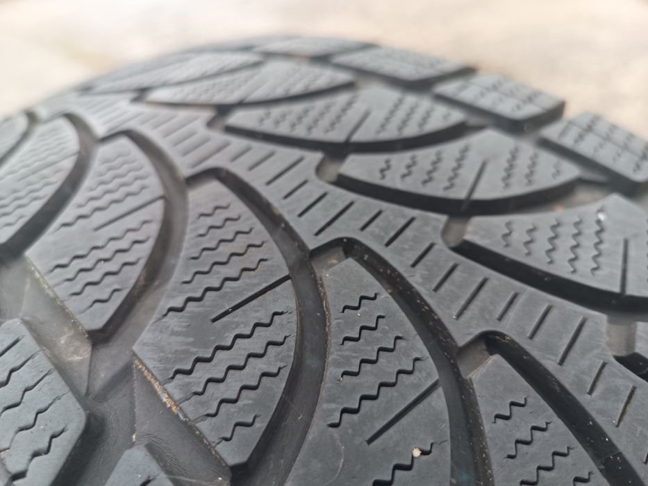 Opony zimowe 245/70 R16 XL 2 x Bridgestone i 2 x Nokian