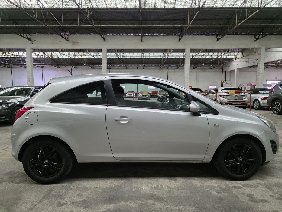 Opel Corsa Diesel 5 Lugares | 149 mil kms | 2013