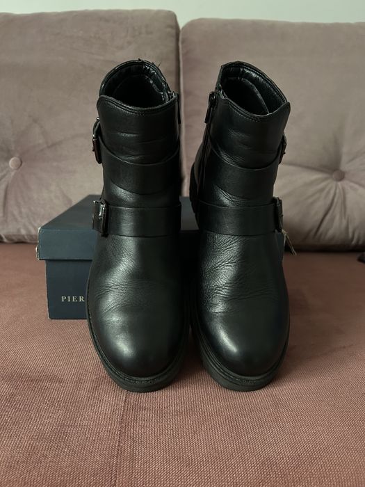 Czarne skórzane buty bikery biker botki motocyklowe klamry Pier One 39