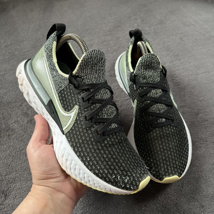 Жіночі кросівки Nike react flyknit. P. 37,5.