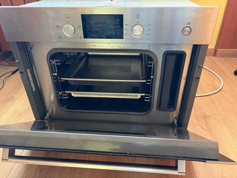 Piekarnik parowy Bosch HBC24D553