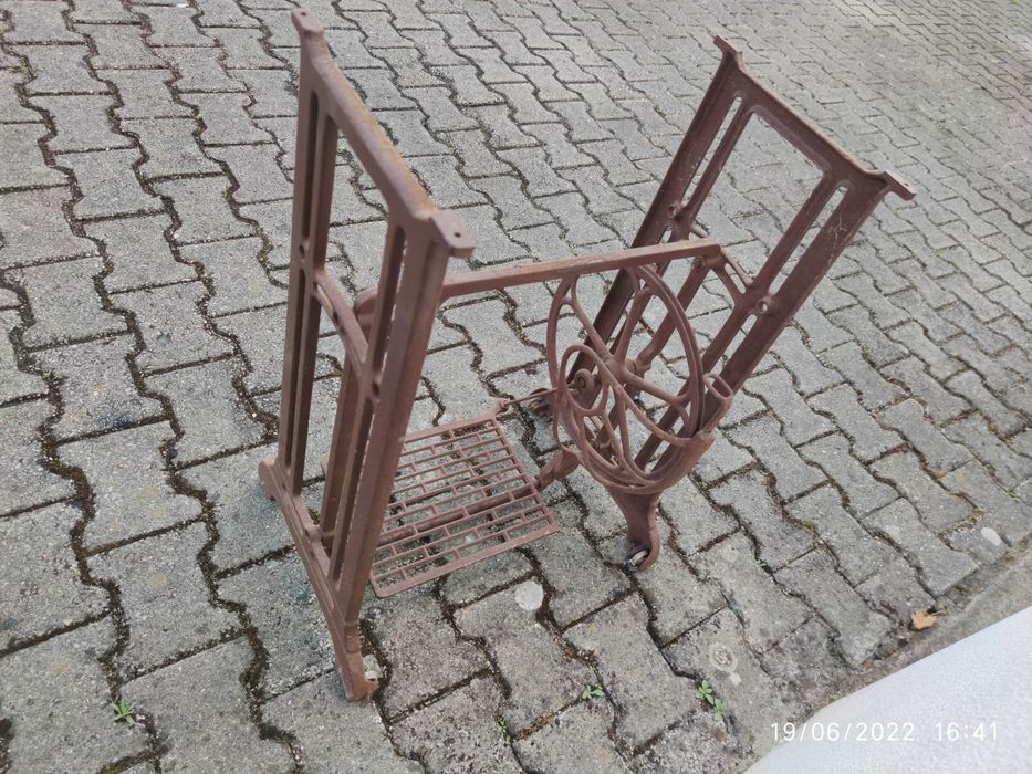 Máquina de costura (só estrutura)