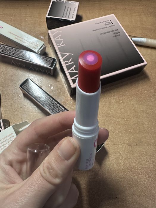 Помада, блиск мері кей
