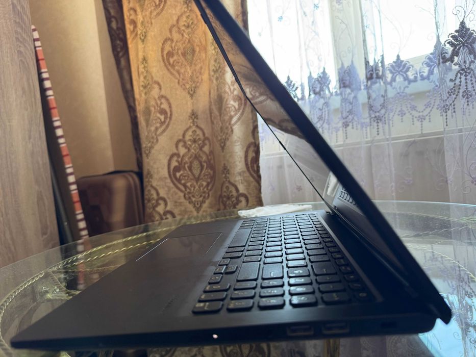 ASUS VivoBook, ноутбук