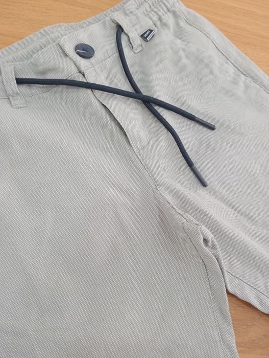 Calções cinza claro