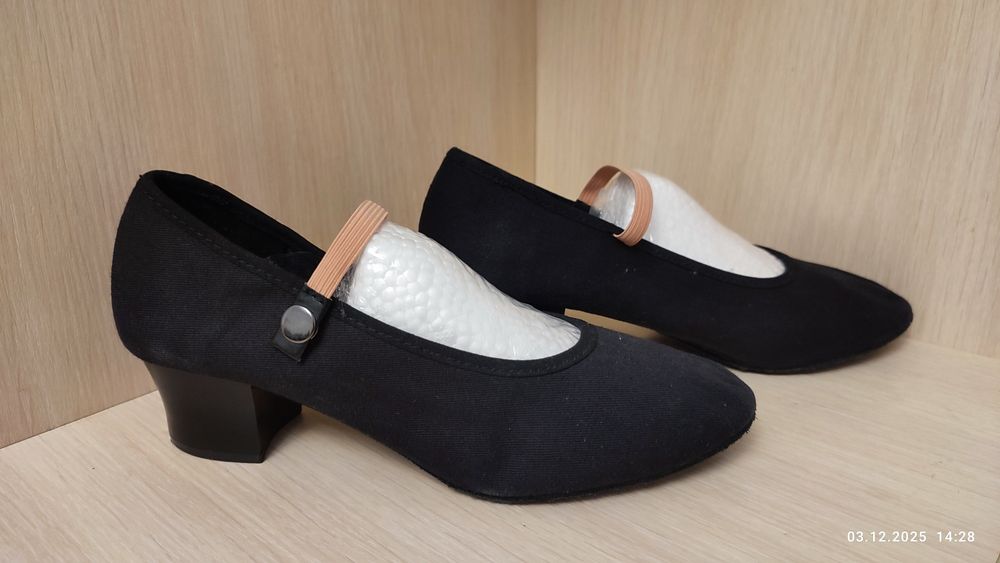 Туфлі чорні для бальних танців 23см.