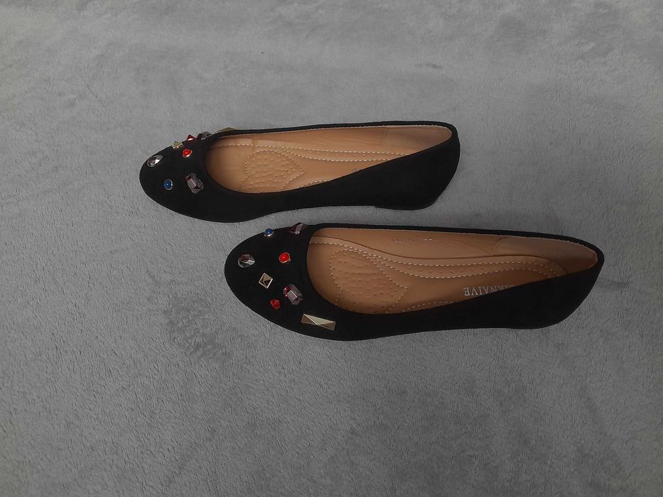 Жіночі чорні балетки зі стразами