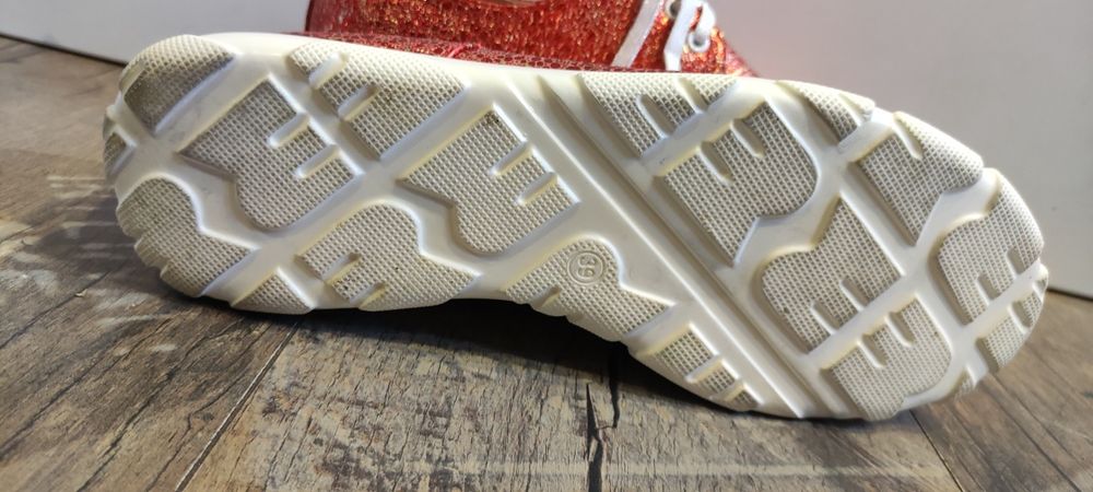 Sportowe buty w rozmiarze 39
