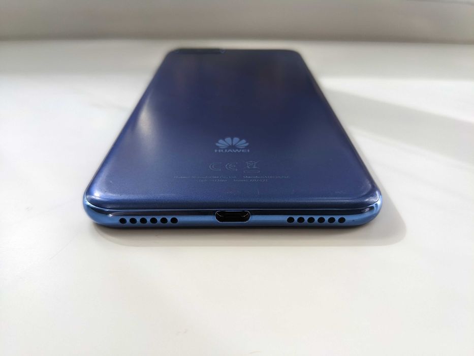 Смартфон Huawei Y6 2018
