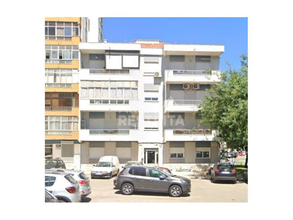 APARTAMENTO T2, próximo do mercado de Corroios — Corroios, Setúbal