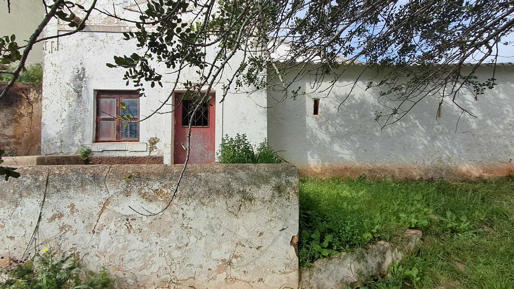 Quintinha com casa em ruínas para reconstrução – Quelfes, Olhão