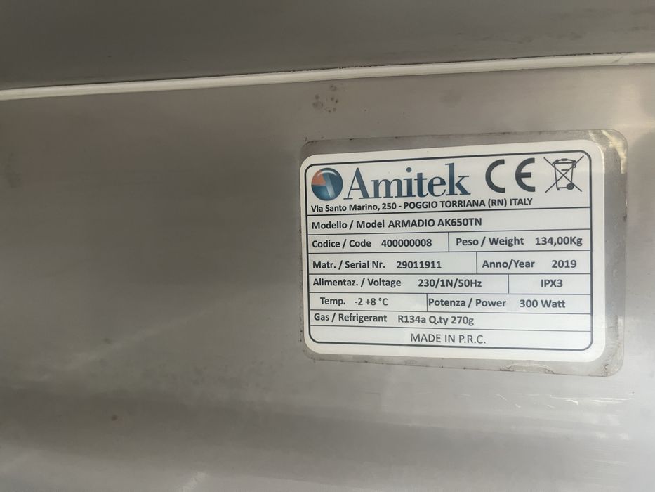 Sprzedam szafę chłodniczą.