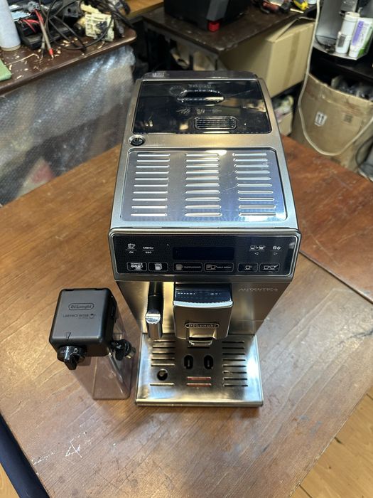 Кофемашина Delonghi Capuccino с молочником