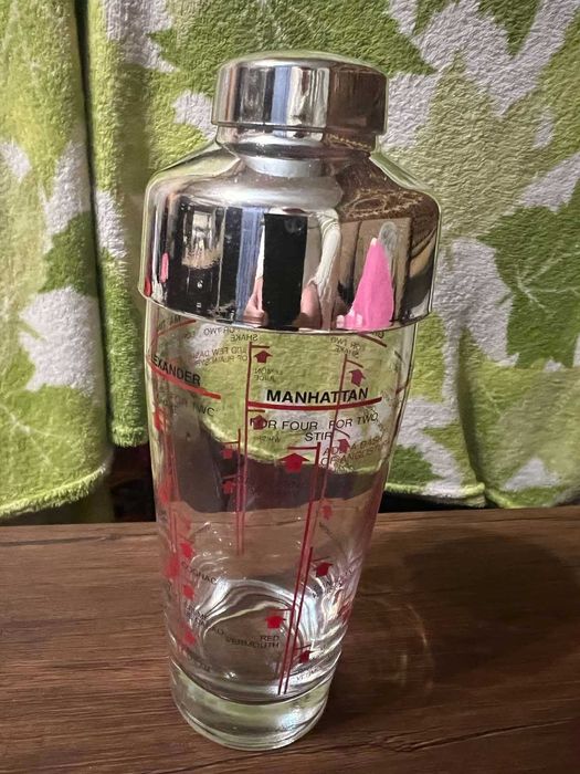 Шейкер для коктейлей  стеклянный с рецептами.Новый.Италия