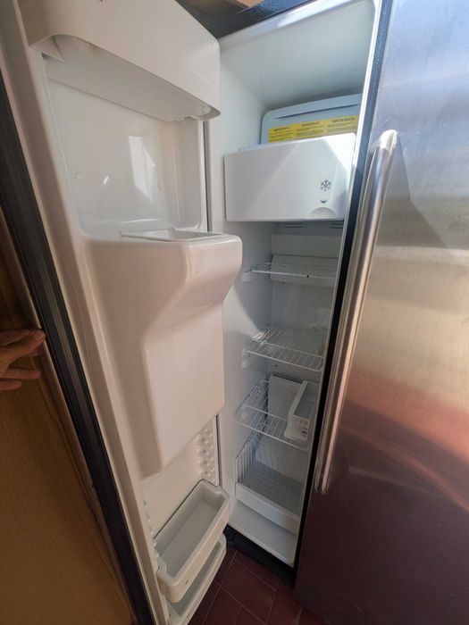 Frigorífico Americano GE Side-by-Side Inox (Para Peças ou Reparação)