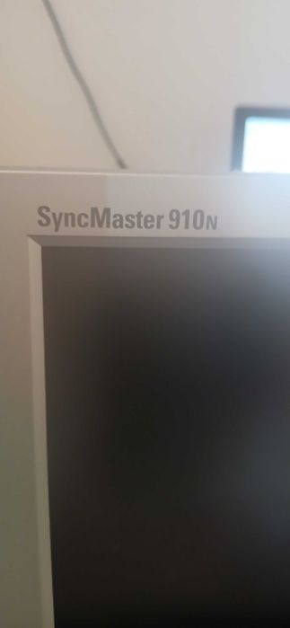 3 Monitores PC + 1 TV