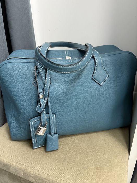 Шкіряна вмістка сумка, майже як нова