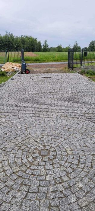 1zł Ukladanie kostki brukowej