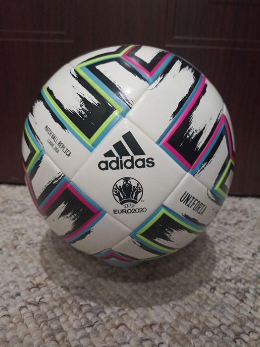Piłka Adidas Uniforia