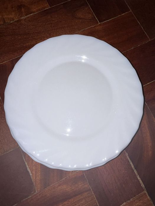 Conjunto 18 pratos + saladeira
