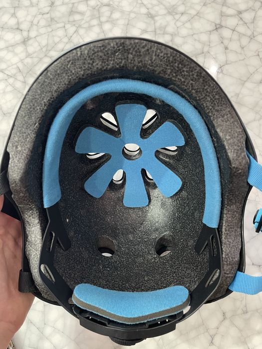 Захисний шолом reaction