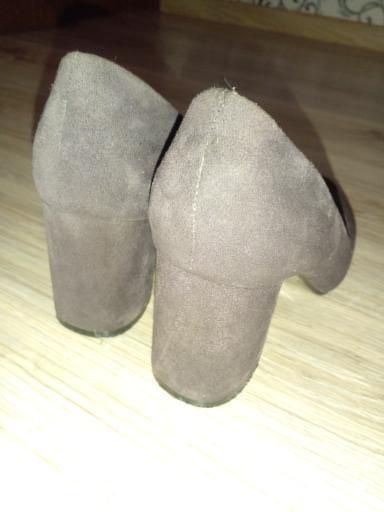 Замшеві туфлі на каблуку