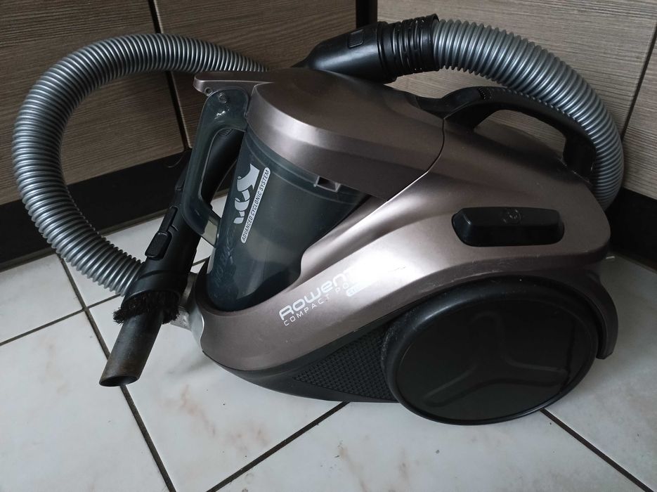 Пылесос циклонный без мешка Rowenta Compact Power RO3786EA исправный