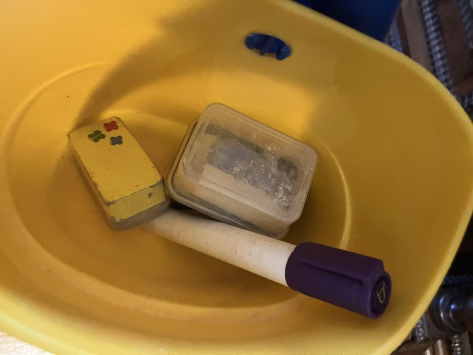 Quadro duplo de ardósia e branco para marcadores