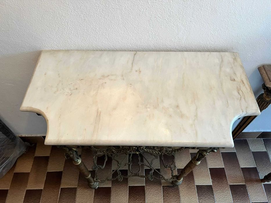 Aparador novo em ferro trabalhado