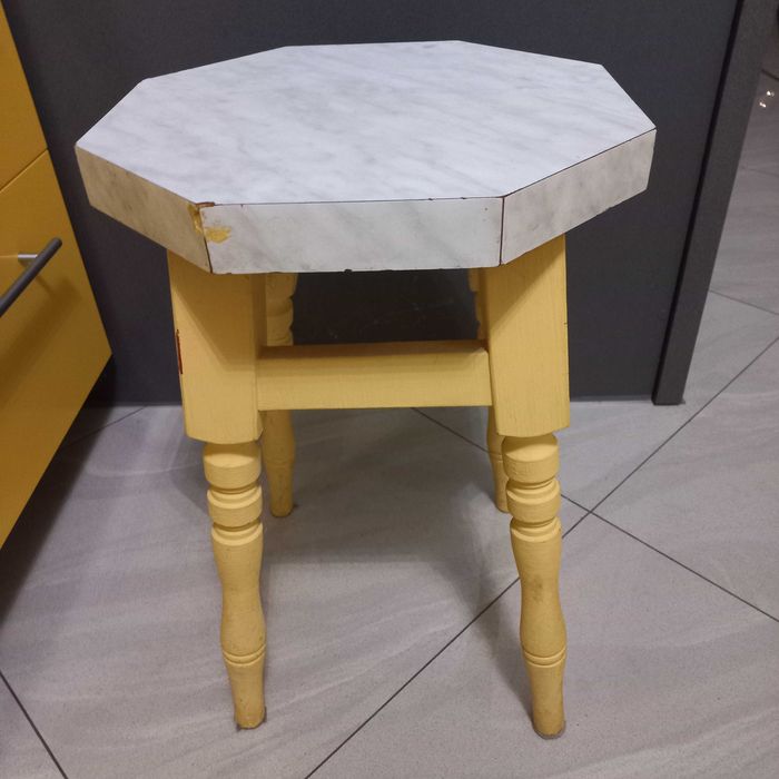 Taborety masywne stołki