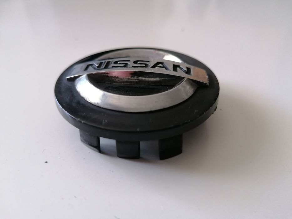 Emblemat logo znaczek Nissan